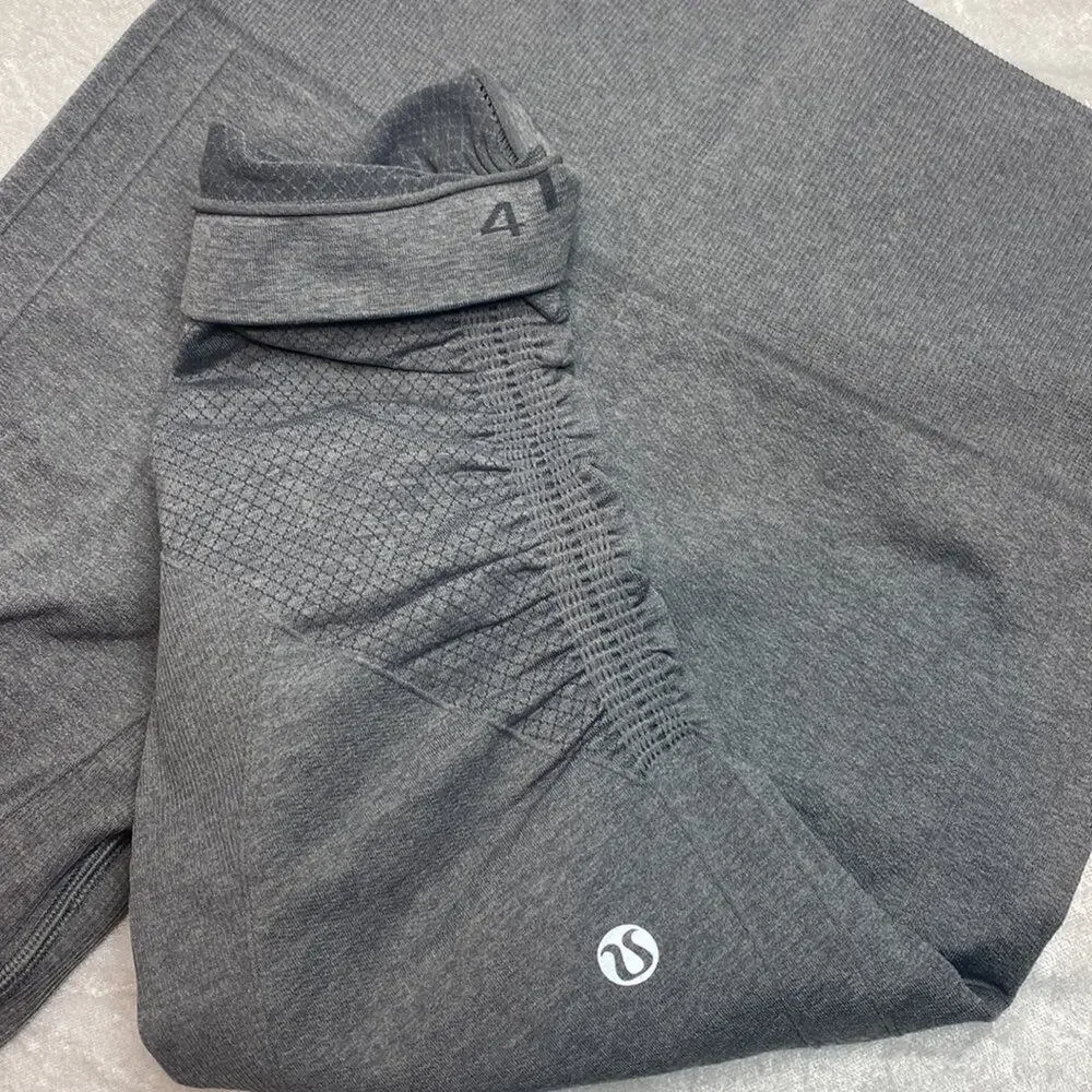 NWOT Lululemon Cropped High Rise seamless Gray Size 4